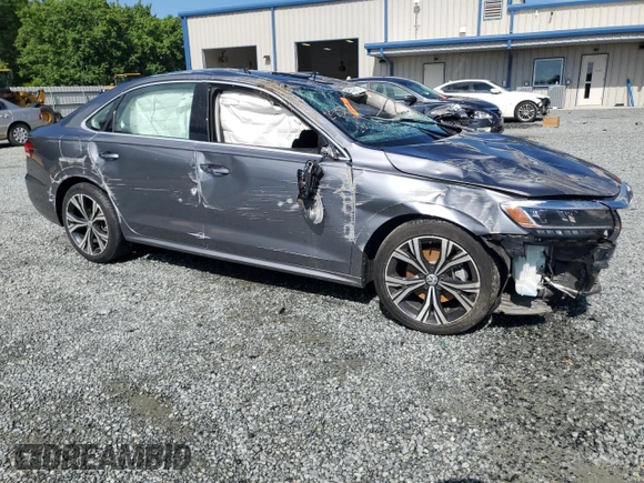 2021 Volkswagen Passat SE z VIN 1VWSA7A37MC009450, wystawiony jako Copart lot #56953915 z przebiegiem 69 954 mil mil oraz Szkoda całkowita • Salvage title. Historia ofert i sprzedaży dostępna na DreamBid. Obrazek 4.