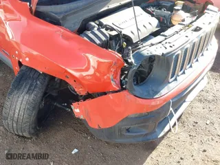 2015 Jeep Renegade Latitude with VIN ZACCJABT3FPC08724, listed as a IAAI auction lot 41965168 with 95,590 mi miles. Bid and sale history available at carsss.com. Image 6.