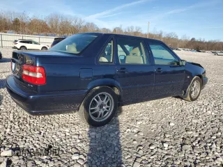 2000 Volvo S70 z VIN YV1LS56D3Y2658047, wystawiony jako Copart lot #79884694 z przebiegiem 112 846 mil mil oraz Szkody całkowita. Historia ofert i sprzedaży dostępna na DreamBid. Obrazek 3.
