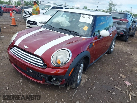 2009 MINI Hardtop z VIN WMWMF33599TW72771, wystawiony jako IAAI lot #42225326 z przebiegiem 94 014 mil mil oraz . Historia ofert i sprzedaży dostępna na DreamBid. Obrazek 17.