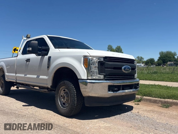 2017 Ford F-250 XLT with VIN 1FT7X2B69HEE28459, listed as a Copart auction lot 55882185 with 182,045 mi miles and Clean title. Bid and sale history available at DreamBid. Image 1.