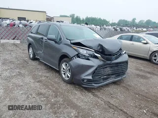 2025 Toyota Sienna XLE with VIN 5TDJSKFC1SS158438, listed as a IAAI auction lot 42432981 with 6,411 mi miles and . Bid and sale history available at DreamBid. Image 1.