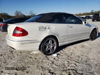 2008 Mercedes-Benz CLK 550 with VIN WDBTK72F38T092697, listed as a Copart auction lot 81805274 with 117,855 mi miles and Salvage Title. Bid and sale history available at DreamBid. Image 3.