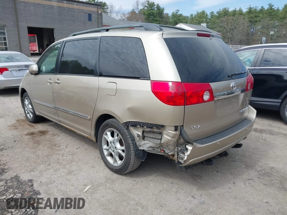 2006 Toyota Sienna XLE with VIN 5TDZA22C16S444422, listed as a IAAI auction lot 42010762 with 186,623 mi miles. Bid and sale history available at carsss.com. Image 3.