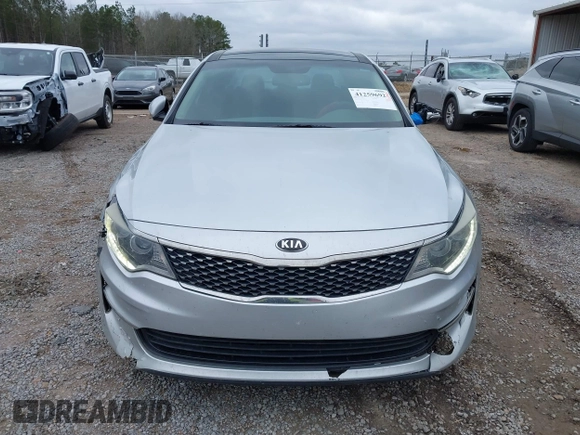 2016 Kia Optima EX z VIN 5XXGU4L36GG070336, wystawiony jako IAAI lot #41259692 z przebiegiem 124 807 mil mil oraz . Historia ofert i sprzedaży dostępna na DreamBid. Obrazek 13.