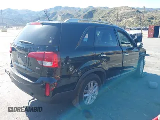 2014 Kia Sorento LX с VIN 5XYKT3A62EG455941, выставлен на аукционе IAAI как лот 42138589 с пробегом Не указан миль и . История ставок и продаж доступна на DreamBid. Изображение 4.