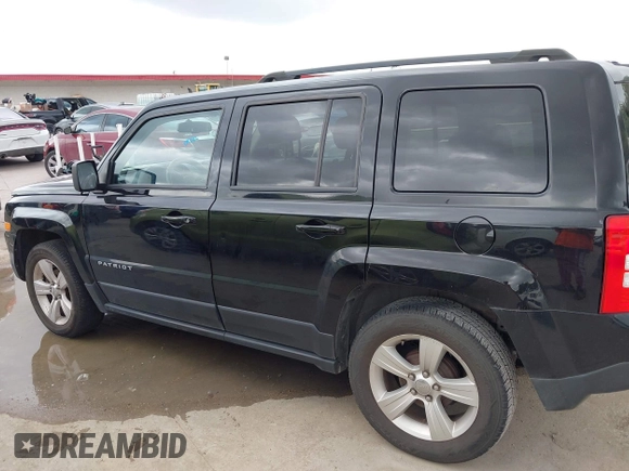 2016 Jeep Patriot Latitude z VIN 1C4NJPFB9GD584308, wystawiony jako IAAI lot #42534222 z przebiegiem 179 239 mil mil oraz . Historia ofert i sprzedaży dostępna na DreamBid. Obrazek 14.