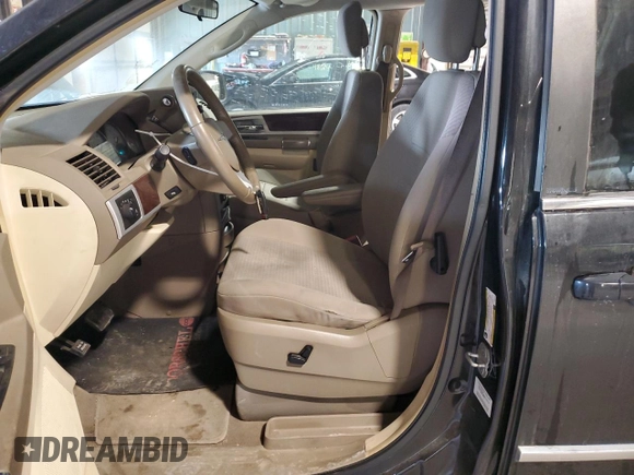 2010 Chrysler Town & Country Touring z VIN 2A4RR5D17AR431823, wystawiony jako Copart lot #60486005 z przebiegiem 200 459 mil mil oraz Czysty tytuł • Clean title. Historia ofert i sprzedaży dostępna na DreamBid. Obrazek 7.