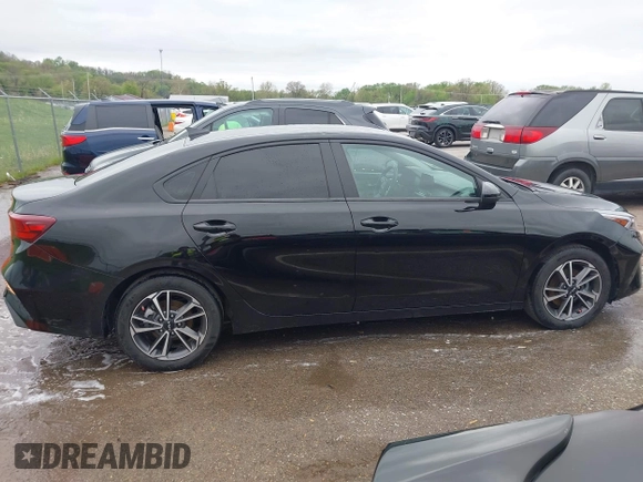 2022 Kia Forte LXS z VIN 3KPF24AD4NE450309, wystawiony jako IAAI lot #42066381 z przebiegiem 43 314 mil mil oraz . Historia ofert i sprzedaży dostępna na DreamBid. Obrazek 13.