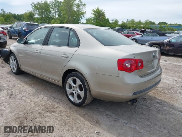 2006 Volkswagen Jetta Value Edition z VIN 3VWPF71K16M760303, wystawiony jako IAAI lot #42352139 z przebiegiem 112 012 mil mil oraz . Historia ofert i sprzedaży dostępna na DreamBid. Obrazek 3.