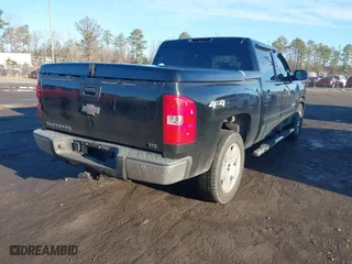 2008 Chevrolet Silverado 1500 LTZ with VIN 3GCEK13Y68G261227, listed as a IAAI auction lot 41524292 with 484,220 mi miles. Bid and sale history available at carsss.com. Image 4.
