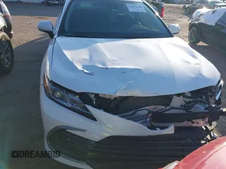 2024 Toyota Camry LE z VIN 4T1R11AK6RU888622, wystawiony jako IAAI lot #41102520 z przebiegiem 12 717 mil mil oraz . Historia ofert i sprzedaży dostępna na DreamBid. Obrazek 12.