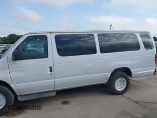 2003 Ford Econoline Passenger XL with VIN 1FDSS31L13HB83911, listed as a IAAI auction lot 42213376 with 236,989 mi miles. Bid and sale history available at carsss.com. Image 14.