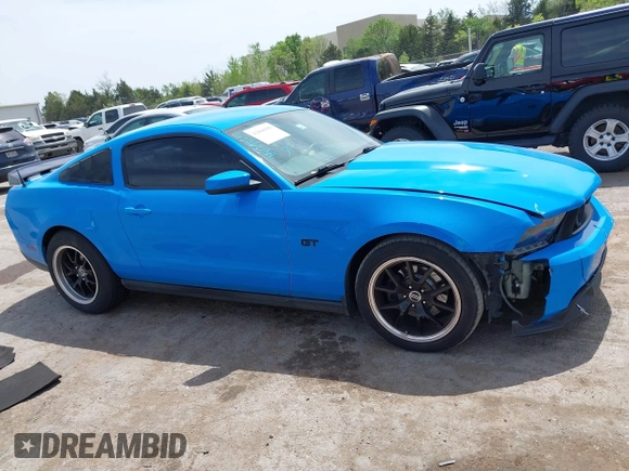 2010 Ford Mustang GT z VIN 1ZVBP8CH0A5113940, wystawiony jako IAAI lot #42068181 z przebiegiem 131 760 mil mil oraz . Historia ofert i sprzedaży dostępna na DreamBid. Obrazek 13.