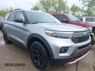 2022 Ford Explorer Timberline z VIN 1FMSK8JH8NGA73830, wystawiony jako IAAI lot #42212478 z przebiegiem 65 026 mil mil oraz . Historia ofert i sprzedaży dostępna na DreamBid. Obrazek 1.