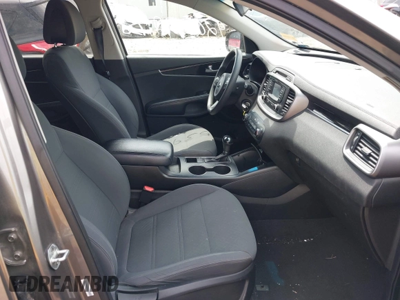 2016 Kia Sorento LX with VIN 5XYPG4A57GG003204, listed as a IAAI auction lot 42053975 with 189,653 mi miles. Bid and sale history available at carsss.com. Image 5.