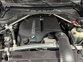 2017 BMW X5 xDrive35i z VIN 5UXKR0C30H0V79957, wystawiony jako Copart lot #57825565 z przebiegiem 42 146 mil mil oraz Czysty tytuł • Clean title. Historia ofert i sprzedaży dostępna na DreamBid. Obrazek 7.