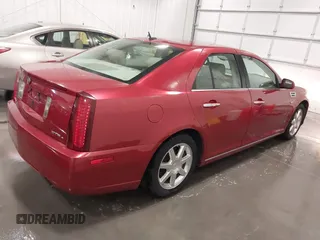 2008 Cadillac STS RWD z VIN 1G6DW67VX80125610, wystawiony jako IAAI lot #42280815 z przebiegiem 207 192 mil mil oraz . Historia ofert i sprzedaży dostępna na DreamBid. Obrazek 4.