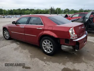 2008 Chrysler 300 C Hemi z VIN 2C3KA63H98H140585, wystawiony jako Copart lot #56714545 z przebiegiem 106 550 mil mil oraz Nie do naprawy • Non repairable. Historia ofert i sprzedaży dostępna na DreamBid. Obrazek 2.