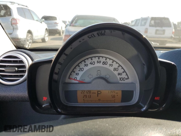2011 Smart fortwo Pure z VIN WMEEJ3BA1BK431045, wystawiony jako Copart lot #87462044 z przebiegiem 22 128 mil mil oraz Szkoda całkowita • Salvage title. Historia ofert i sprzedaży dostępna na DreamBid. Obrazek 9.