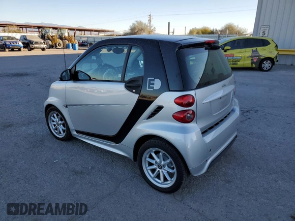 2015 Smart fortwo Passion with VIN WMEEJ9AA5FK829000, listed as a Copart auction lot 88367555 with Not provided miles and Clean title. Bid and sale history available at DreamBid. Image 2.
