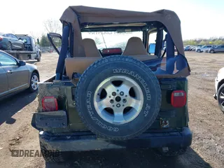 1998 Jeep Wrangler SE with VIN 1J4FY29P6WP709203, listed as a IAAI auction lot 41962877 with 1 mi miles. Bid and sale history available at carsss.com. Image 15.