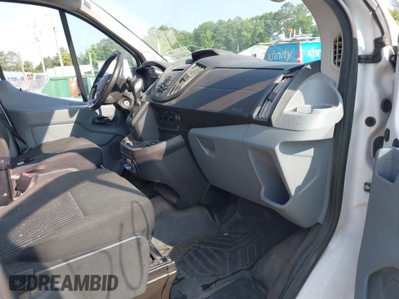 2017 Ford Transit z VIN 1FTYR1YM8HKA85286, wystawiony jako IAAI lot #42449147 z przebiegiem 230 391 mil mil oraz . Historia ofert i sprzedaży dostępna na DreamBid. Obrazek 5.