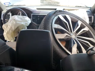 2023 Volkswagen Atlas SEL Premium R-Line с VIN 1V2FE2CA9PC216805, выставлен на аукционе Copart как лот 52333055 с пробегом 26 533 миль миль и Списание • Salvage title. История ставок и продаж доступна на DreamBid. Изображение 8.