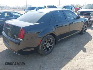 2016 Chrysler 300 S z VIN 2C3CCAGG4GH217056, wystawiony jako IAAI lot #42083625 z przebiegiem 90 977 mil mil oraz . Historia ofert i sprzedaży dostępna na DreamBid. Obrazek 4.
