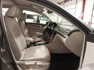 2018 Volkswagen Passat SE z VIN 1VWBA7A36JC009970, wystawiony jako IAAI lot #42179127 z przebiegiem 86 612 mil mil oraz . Historia ofert i sprzedaży dostępna na DreamBid. Obrazek 5.