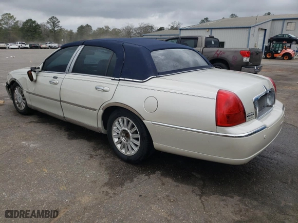 2005 Lincoln Town Car Signature with VIN 1LNHM81W15Y629313, listed as a Copart auction lot 47519065 with 180,971 mi miles and Salvage Title. Bid and sale history available at carsss.com. Image 2.