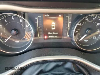 2014 Jeep Cherokee Latitude z VIN 1C4PJMCS4EW310737, wystawiony jako Copart lot #52771625 z przebiegiem 174 372 mil mil oraz Czysty tytuł • Clean title. Historia ofert i sprzedaży dostępna na DreamBid. Obrazek 9.
