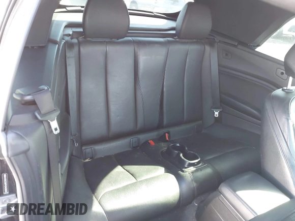2015 BMW 2 Series 228i с VIN WBA1K5C59FV242829, выставлен на аукционе IAAI как лот 41899187 с пробегом 71 207 миль миль и . История ставок и продаж доступна на DreamBid. Изображение 8.