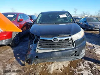 2016 Toyota Highlander LE with VIN 5TDBKRFH2GS236080, listed as a IAAI auction lot 41398580 with 309,094 mi miles. Bid and sale history available at carsss.com. Image 12.