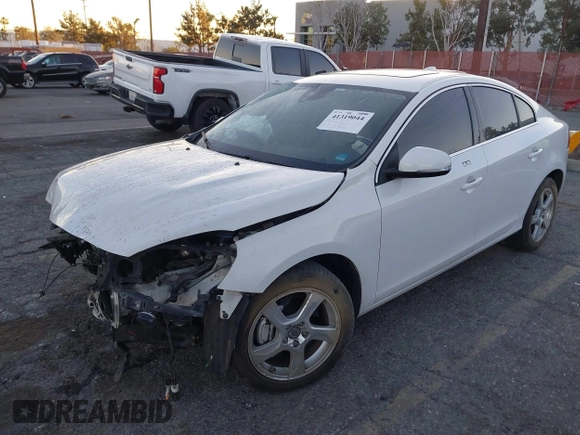 2012 Volvo S60 T5 z VIN YV1622FS7C2041060, wystawiony jako IAAI lot #41319044 z przebiegiem Nie podano mil oraz . Historia ofert i sprzedaży dostępna na DreamBid. Obrazek 2.