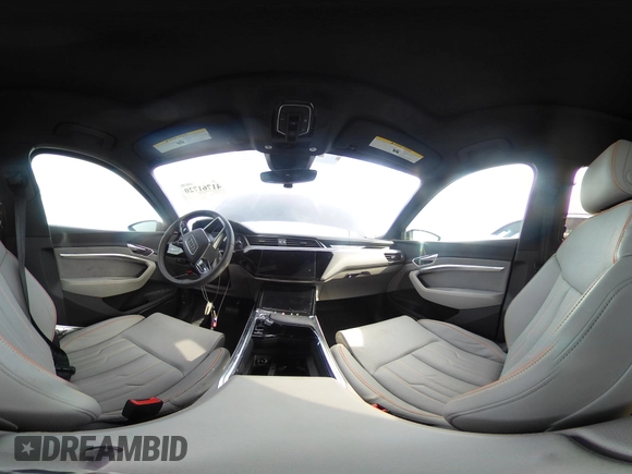 2024 Audi Q8 e-tron z VIN WA16AAGE2RB031437, wystawiony jako IAAI lot #41761720 z przebiegiem 19 579 mil mil oraz . Historia ofert i sprzedaży dostępna na DreamBid. Obrazek 21.