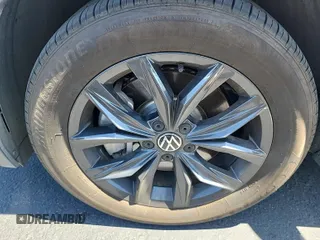 2024 Volkswagen Tiguan SE with VIN 3VV3B7AX8RM107014, listed as a IAAI auction lot 42734341 with 27,789 mi miles and . Bid and sale history available at DreamBid. Image 12.