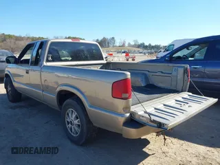 2003 GMC Sonoma SLS with VIN 1GTDT19XX38177336, listed as a IAAI auction lot 41696918 with 126,205 mi miles. Bid and sale history available at carsss.com. Image 3.