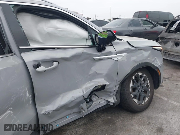 2025 Kia Sorento S z VIN 5XYRL4JC1SG334274, wystawiony jako IAAI lot #41820190 z przebiegiem 8 336 mil mil oraz . Historia ofert i sprzedaży dostępna na DreamBid. Obrazek 6.
