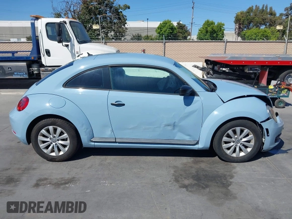 2015 Volkswagen Beetle Fleet Edition z VIN 3VWF17AT6FM639589, wystawiony jako IAAI lot #42538753 z przebiegiem 104 935 mil mil oraz . Historia ofert i sprzedaży dostępna na DreamBid. Obrazek 13.