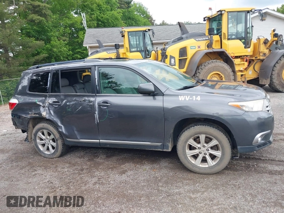 2011 Toyota Highlander z VIN 5TDBK3EH3BS085242, wystawiony jako IAAI lot #42325191 z przebiegiem 200 001 mil mil oraz . Historia ofert i sprzedaży dostępna na DreamBid. Obrazek 13.
