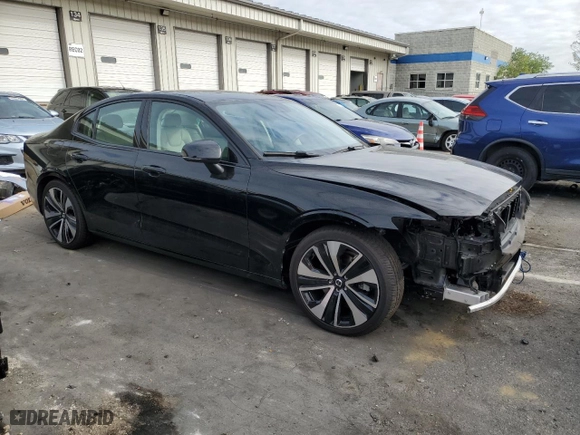 2022 Volvo S60 Momentum with VIN 7JRL12FZ8NG165130, listed as a Copart auction lot 71807484 with 24,990 mi miles and Salvage Title. Bid and sale history available at carsss.com. Image 4.