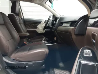 2018 Mitsubishi Outlander SEL z VIN JA4J24A53JZ027619, wystawiony jako IAAI lot #41488225 z przebiegiem 55 356 mil mil oraz . Historia ofert i sprzedaży dostępna na DreamBid. Obrazek 5.