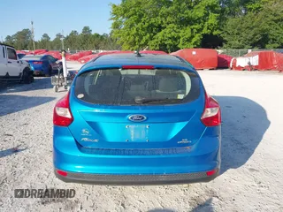 2014 Ford Focus SE with VIN 1FADP3K21EL403591, listed as a IAAI auction lot 42031946 with 132,630 mi miles. Bid and sale history available at carsss.com. Image 17.