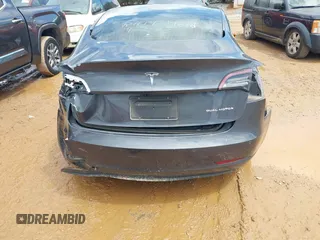 2020 Tesla Model 3 Long Range z VIN 5YJ3E1EB5LF710788, wystawiony jako IAAI lot #42020503 z przebiegiem 76 606 mil mil oraz . Historia ofert i sprzedaży dostępna na DreamBid. Obrazek 16.