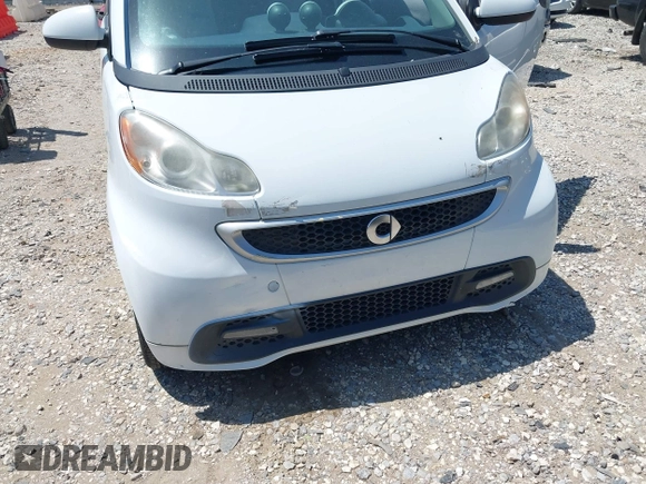 2013 Smart fortwo Pure z VIN WMEEJ3BA1DK649652, wystawiony jako IAAI lot #42040488 z przebiegiem 102 625 mil mil oraz . Historia ofert i sprzedaży dostępna na DreamBid. Obrazek 6.