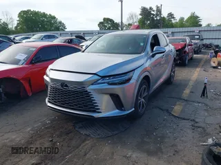 2024 Lexus RX 350 z VIN 2T2BAMBA4RC050076, wystawiony jako IAAI lot #42056995 z przebiegiem 3923 mil mil oraz . Historia ofert i sprzedaży dostępna na DreamBid. Obrazek 2.