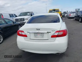 2014 Infiniti Q70 Luxe z VIN JN1BY1AP3EM260169, wystawiony jako IAAI lot #42128494 z przebiegiem 97 189 mil mil oraz . Historia ofert i sprzedaży dostępna na DreamBid. Obrazek 16.