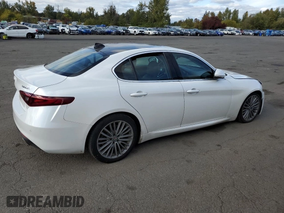 2017 Alfa Romeo Giulia Ti z VIN ZARFAECN2H7543175, wystawiony jako Copart lot #75932224 z przebiegiem 77 579 mil mil oraz Szkody całkowita. Historia ofert i sprzedaży dostępna na DreamBid. Obrazek 3.