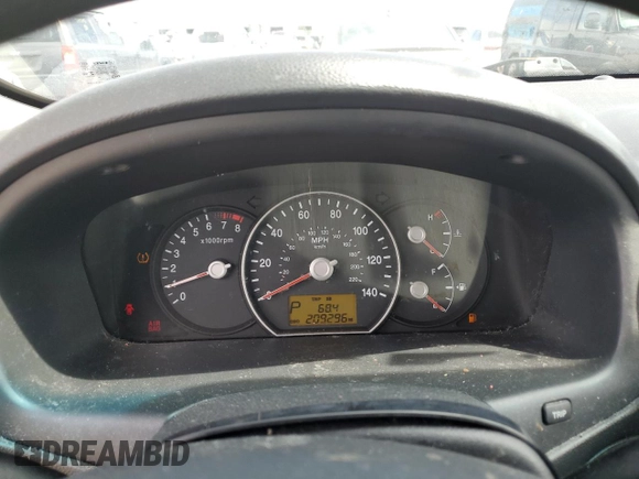 2009 Kia Rondo LX Base with VIN KNAFG528797273170, listed as a Copart auction lot 61351024 with 209,296 mi miles and Salvage Title. Bid and sale history available at carsss.com. Image 9.